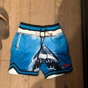 Shoe Palance shorts, size M, Jaws